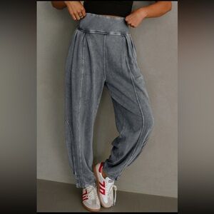High-Waist Pleated Relaxed Jogger Pants - Gray
